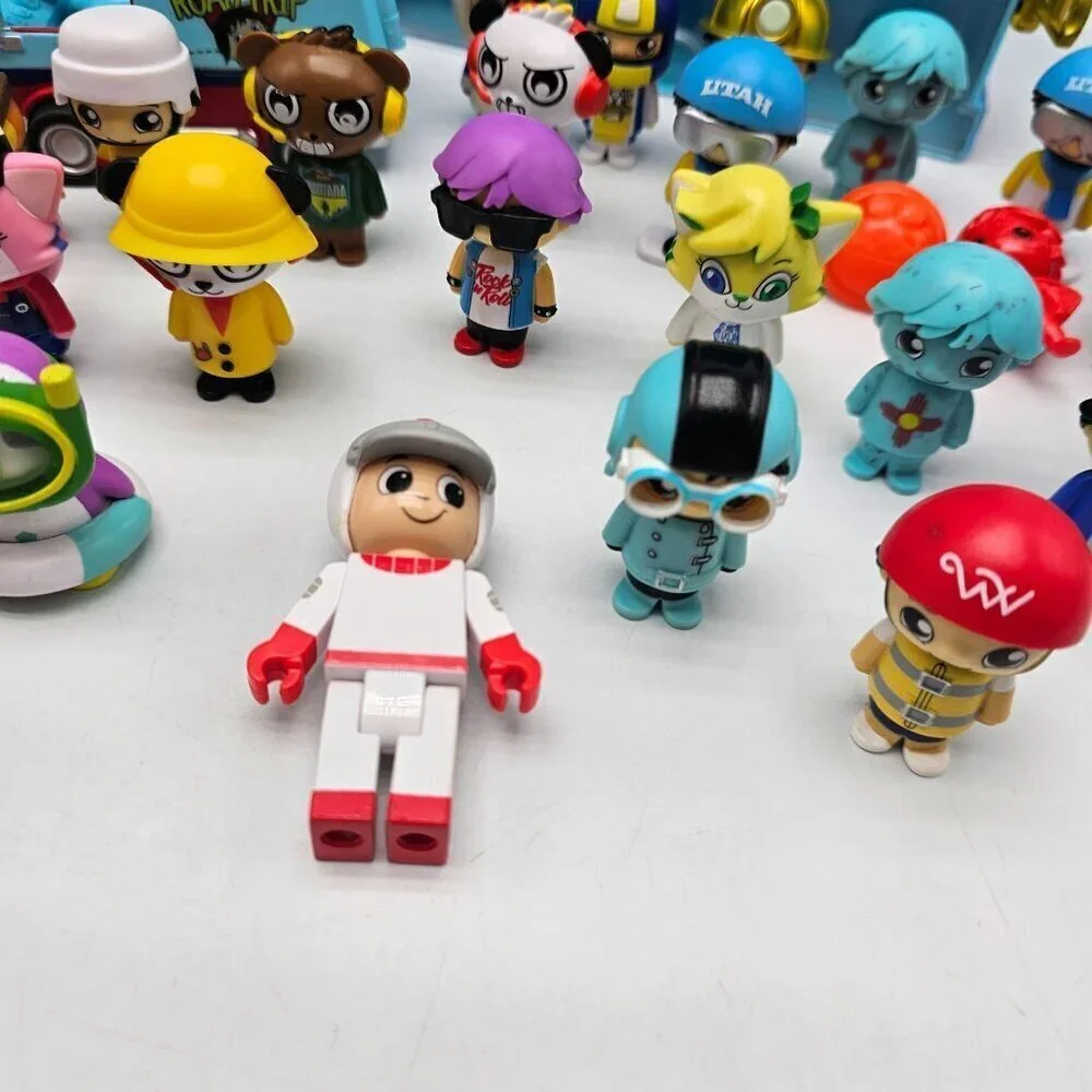 2020 Ryan's World Miniature Collectible Figures With Carrying Case Toy Van USED